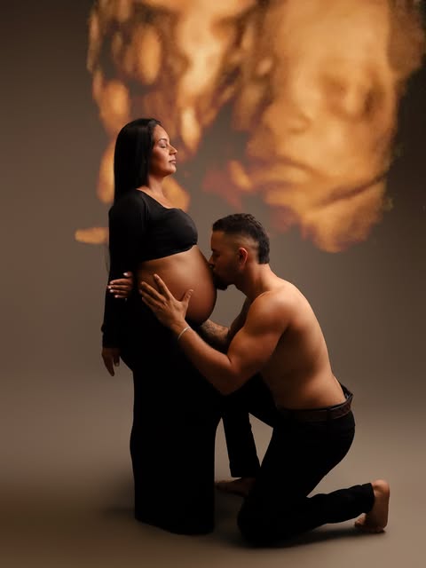 Make e foto Pará de Minas — casal em ensaio gestante com projeção de ultrassom