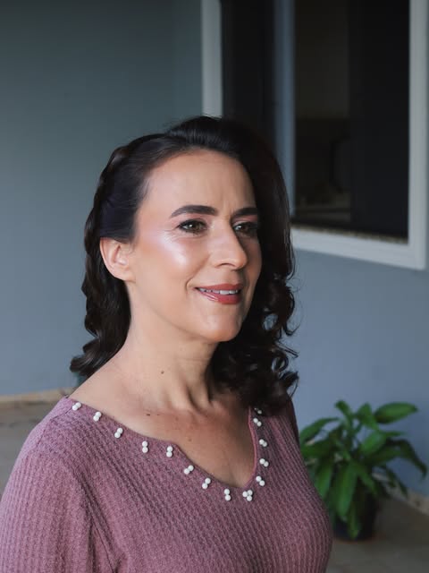 Penteado com ondas em Pará de Minas — cliente RC Beauty Studio