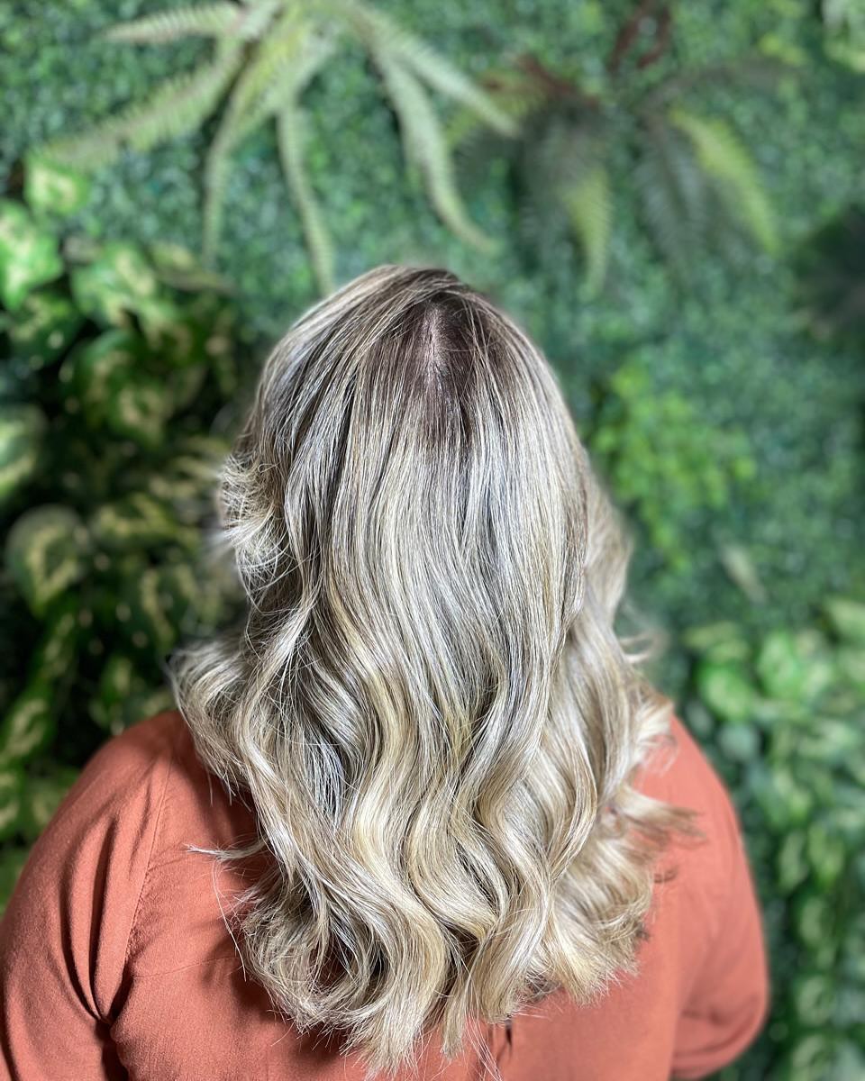 Balayage loiro em Pará de Minas — antes e depois RC Beauty Studio